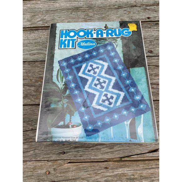 Vintage Latch Hook rug kit Blue White Geometric Boho NOS New 20x27" - Picture 6 of 8